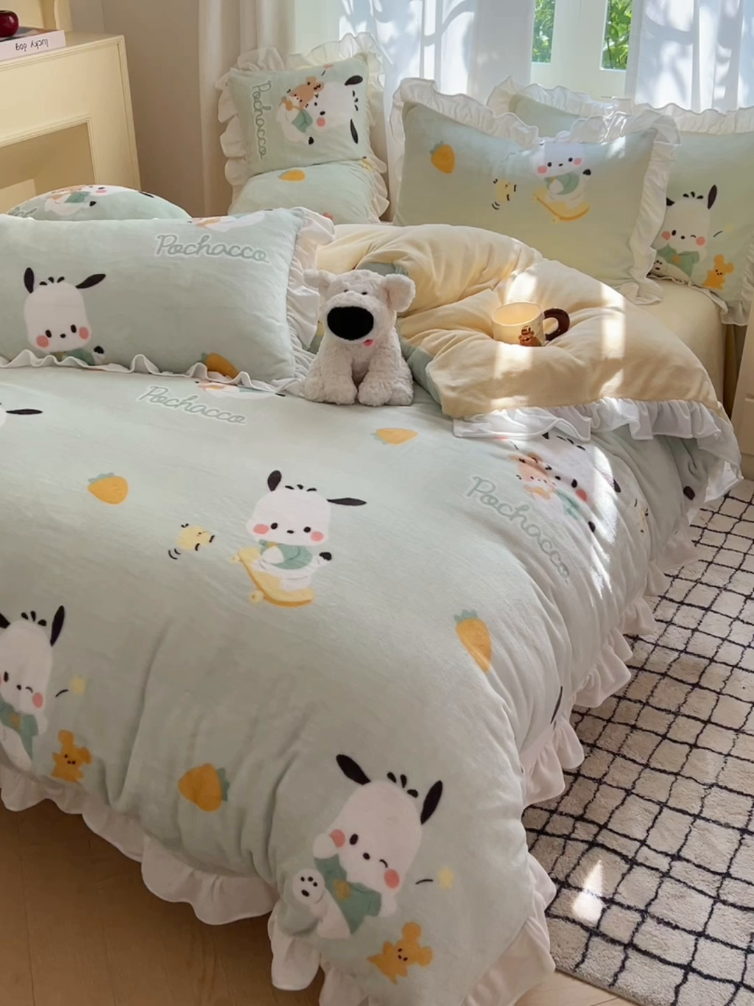 91家纺网 家纺一手货源 找家纺 三朵家纺 2025新款牛奶绒三丽鸥花边四件套 花边系列 花边-运动帕恰