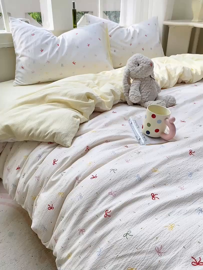 91家纺网 家纺一手货源 找家纺 朵朵家纺 2025新款云感提花双层纱印花四件套 奶油蝴蝶结