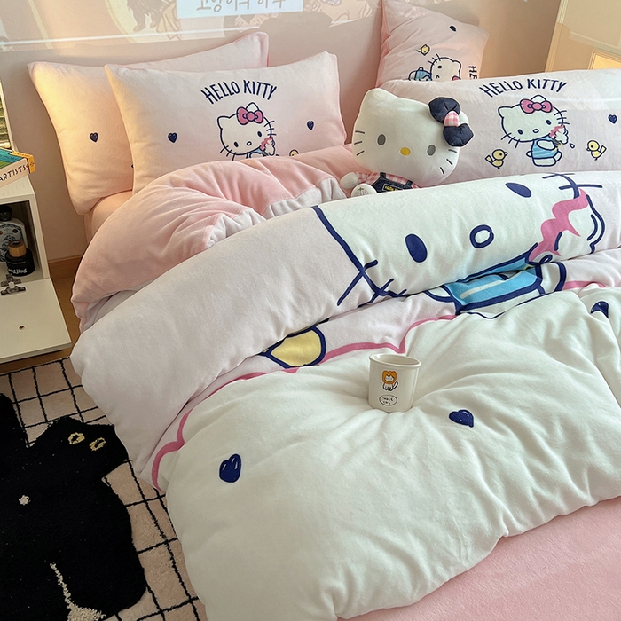 91家纺网 家纺一手货源 找家纺 （总）三朵家纺 2025新款数码大版牛奶绒印花三丽鸥系列四件套