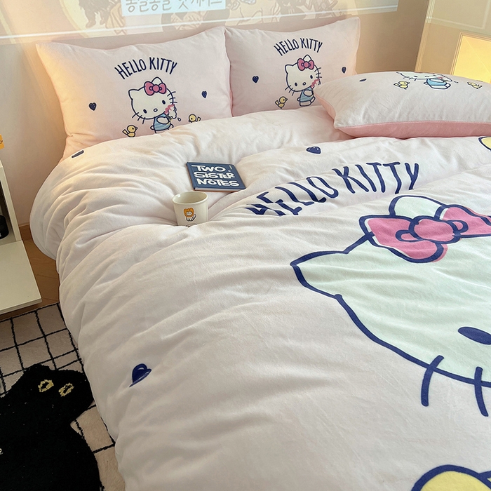 91家纺网 家纺一手货源 找家纺 （总）三朵家纺 2025新款数码大版牛奶绒印花三丽鸥系列四件套