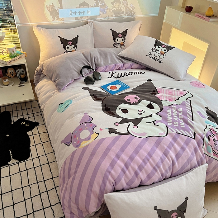 91家纺网 家纺一手货源 找家纺 （总）三朵家纺 2025新款数码大版牛奶绒印花三丽鸥系列四件套