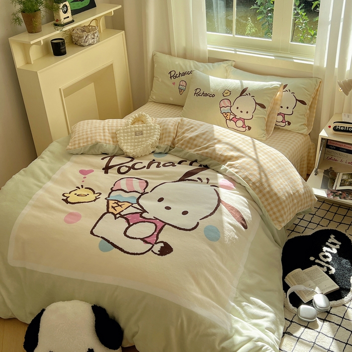 91家纺网 家纺一手货源 找家纺 （总）三朵家纺 2025新款数码大版牛奶绒印花三丽鸥系列四件套