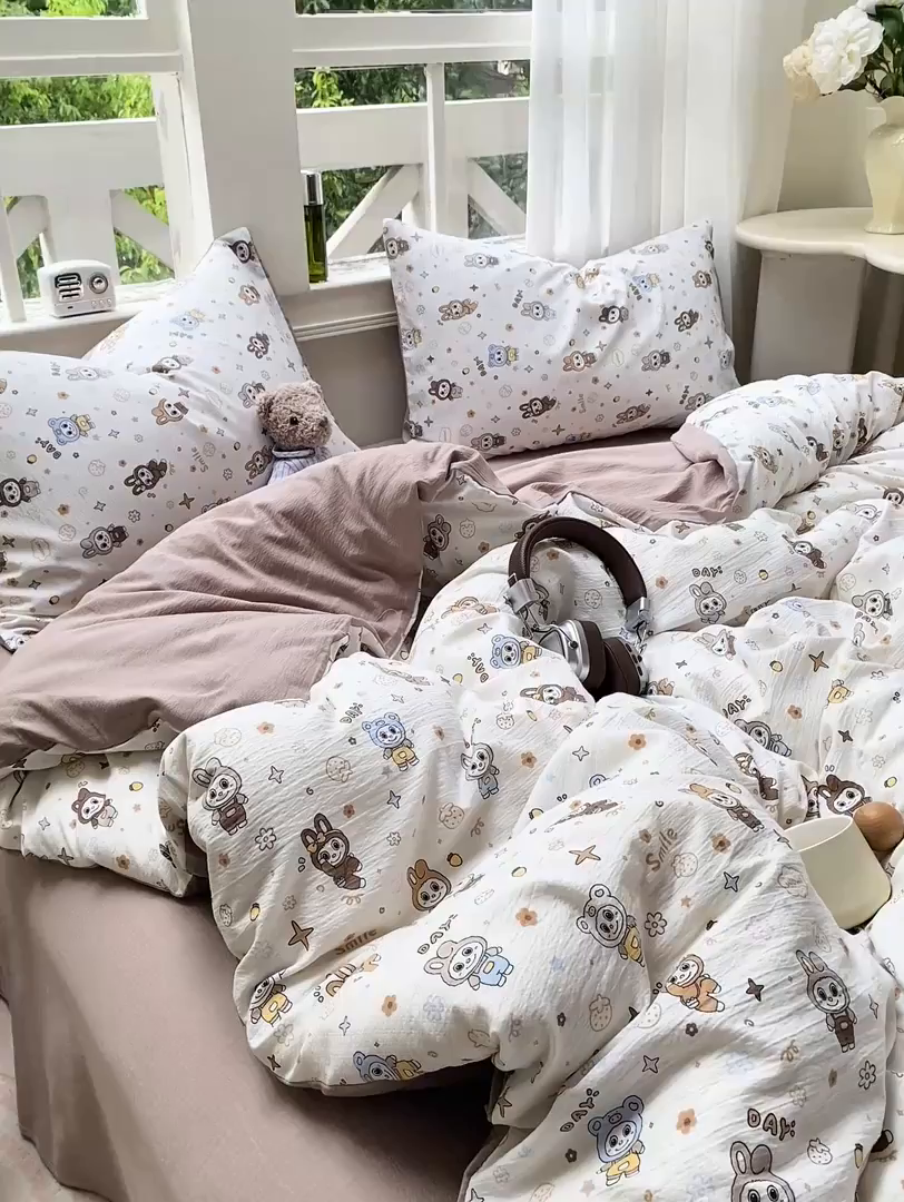 91家纺网 家纺一手货源 找家纺 朵朵家纺 2025新款云感提花双层纱印花四件套 布布星球