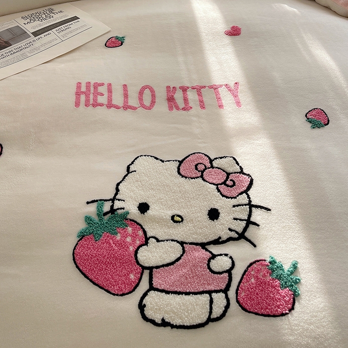 91家纺网 家纺一手货源 找家纺 三朵家纺 2025新款绣花牛奶绒三丽鸥系列四件套 草莓公主KT