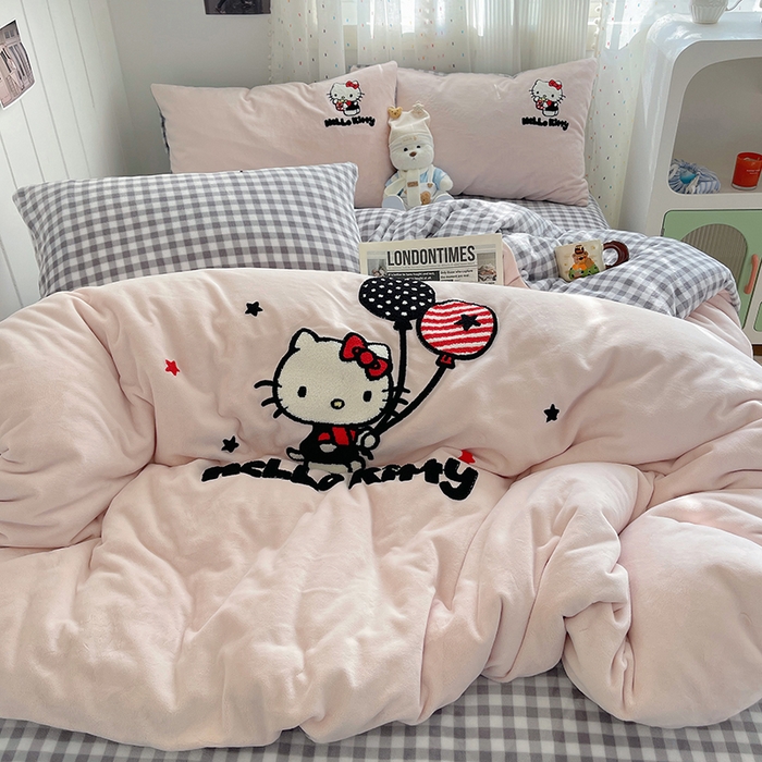 三朵家纺 2025新款绣花牛奶绒三丽鸥系列四件套 梦幻旅行