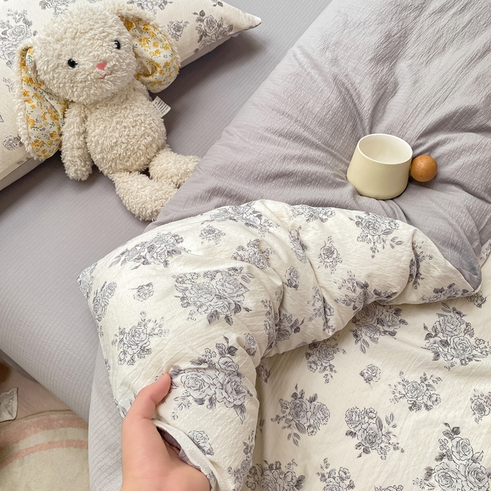 91家纺网 家纺一手货源 找家纺 朵朵家纺 2025新款云感提花双层纱印花四件套 浮生如梦