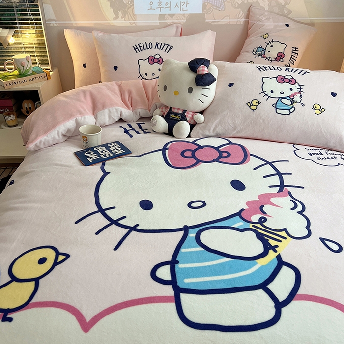 91家纺网 家纺一手货源 找家纺 三朵家纺 2025新款数码大版牛奶绒印花三丽鸥系列四件套 冰激凌KT