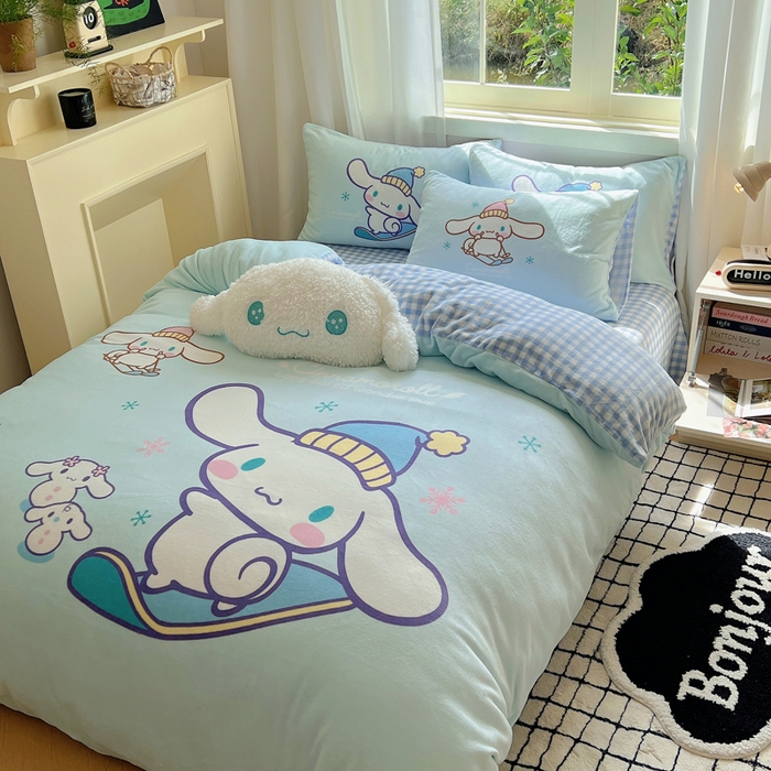 三朵家纺 2025新款数码大版牛奶绒印花三丽鸥系列四件套 滑板玉桂狗