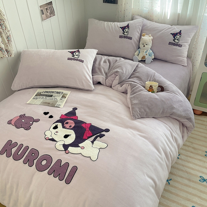 91家纺网 家纺一手货源 找家纺 三朵家纺 2025新款绣花牛奶绒三丽鸥系列四件套 淘气宝贝