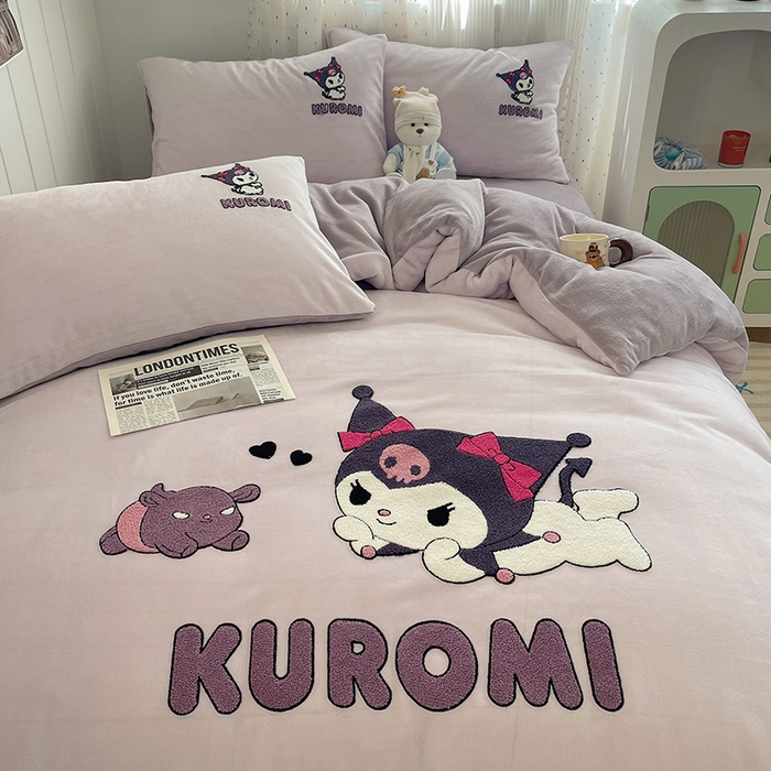 91家纺网 家纺一手货源 找家纺 三朵家纺 2025新款绣花牛奶绒三丽鸥系列四件套 淘气宝贝