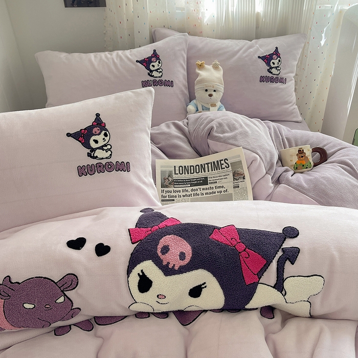 91家纺网 家纺一手货源 找家纺 三朵家纺 2025新款绣花牛奶绒三丽鸥系列四件套 淘气宝贝