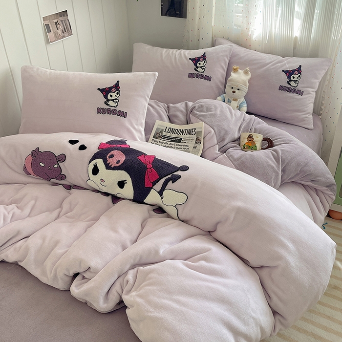 91家纺网 家纺一手货源 找家纺 三朵家纺 2025新款绣花牛奶绒三丽鸥系列四件套 淘气宝贝