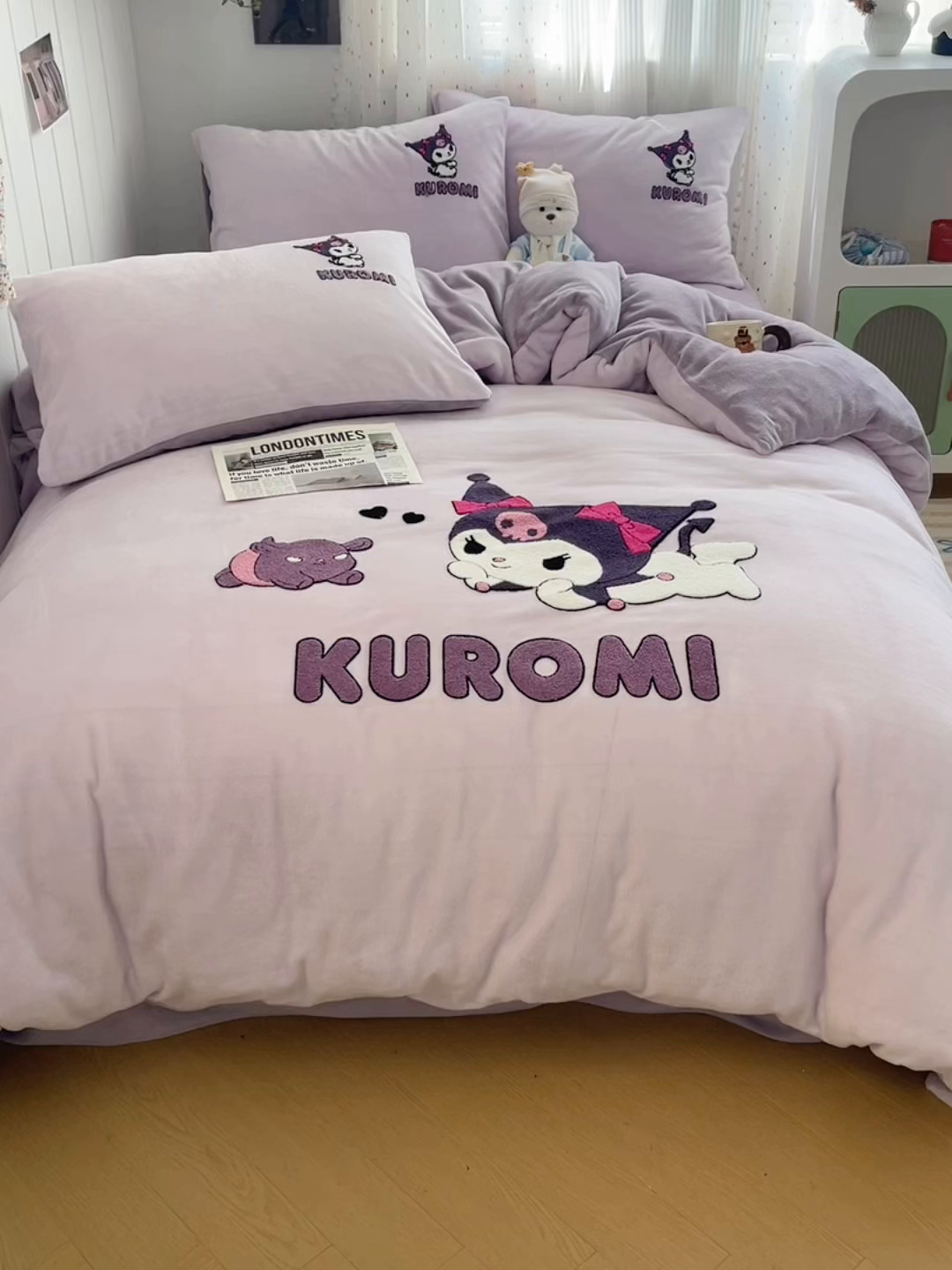 91家纺网 家纺一手货源 找家纺 三朵家纺 2025新款绣花牛奶绒三丽鸥系列四件套 淘气宝贝