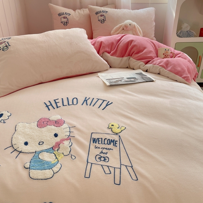 91家纺网 家纺一手货源 找家纺 三朵家纺 2025新款绣花牛奶绒三丽鸥系列四件套 香香公主KT