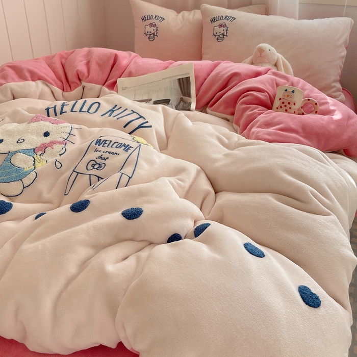 91家纺网 家纺一手货源 找家纺 三朵家纺 2025新款绣花牛奶绒三丽鸥系列四件套 香香公主KT