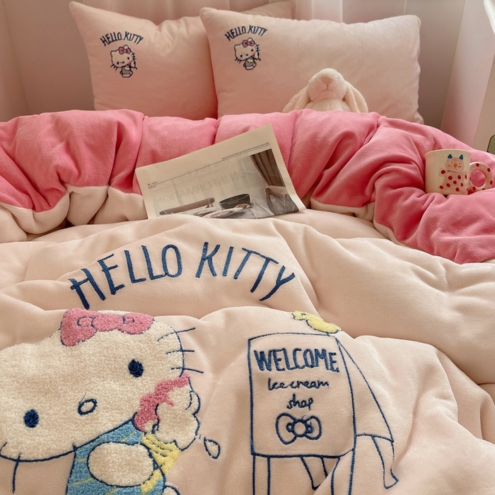 91家纺网 家纺一手货源 找家纺 三朵家纺 2025新款绣花牛奶绒三丽鸥系列四件套 香香公主KT