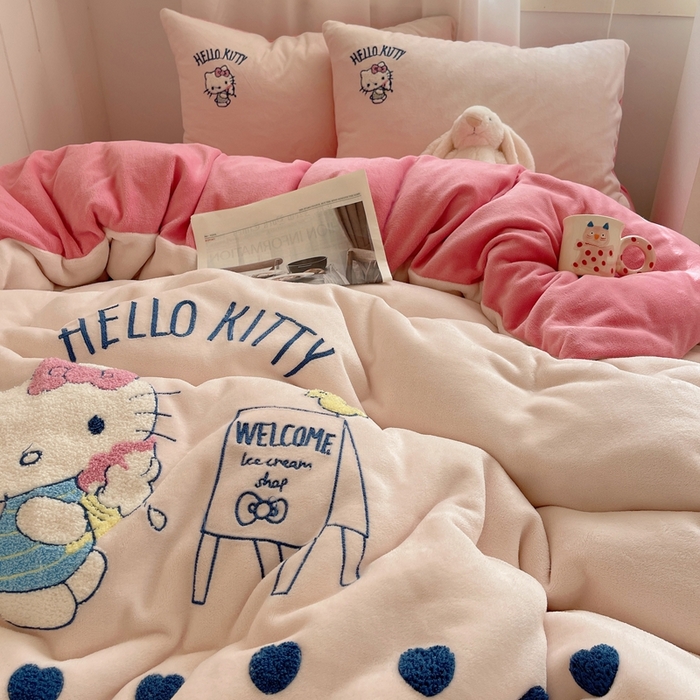 91家纺网 家纺一手货源 找家纺 三朵家纺 2025新款绣花牛奶绒三丽鸥系列四件套 香香公主KT