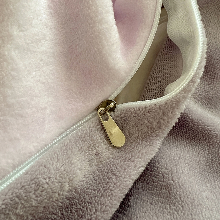 91家纺网 家纺一手货源 找家纺 三朵家纺 2025新款数码大版牛奶绒印花三丽鸥系列四件套 库洛米幻影