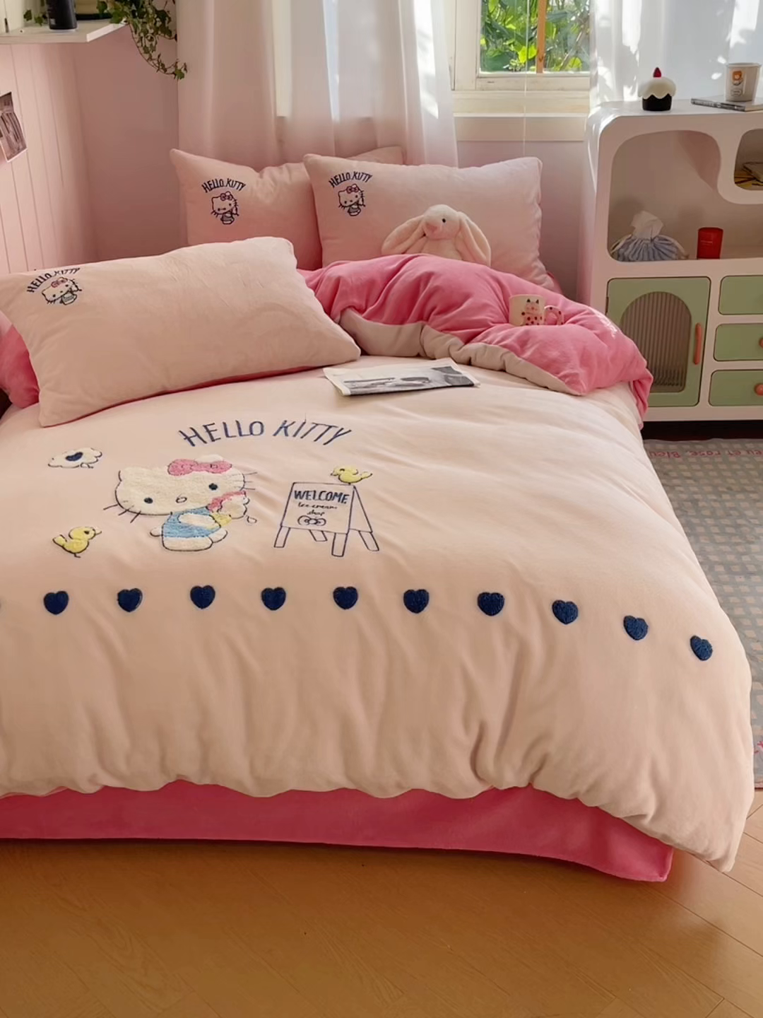 91家纺网 家纺一手货源 找家纺 三朵家纺 2025新款绣花牛奶绒三丽鸥系列四件套 香香公主KT