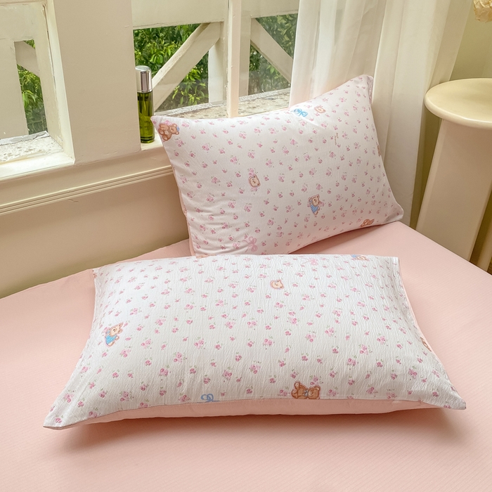 91家纺网 家纺一手货源 找家纺 朵朵家纺 2025新款云感提花双层纱印花四件套 花町小能粉