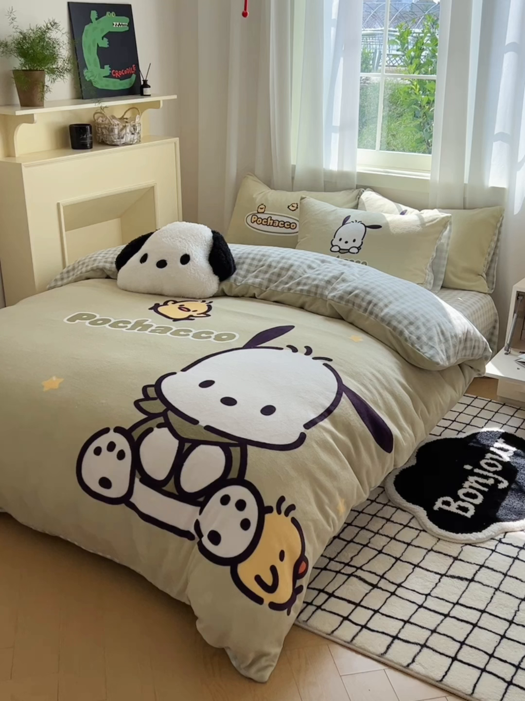 91家纺网 家纺一手货源 找家纺 三朵家纺 2025新款数码大版牛奶绒印花三丽鸥系列四件套 快乐帕恰