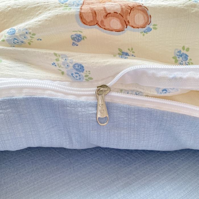 91家纺网 家纺一手货源 找家纺 朵朵家纺 2025新款云感提花双层纱印花四件套 花町小能蓝