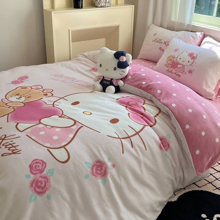 91家纺网 家纺一手货源 找家纺 三朵家纺 2025新款数码大版牛奶绒印花三丽鸥系列四件套 美好KT