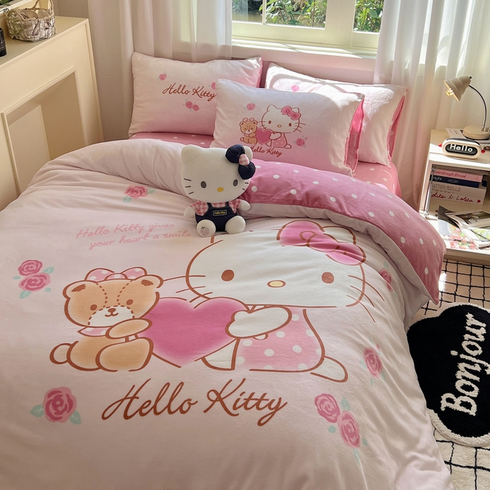 91家纺网 家纺一手货源 找家纺 三朵家纺 2025新款数码大版牛奶绒印花三丽鸥系列四件套 美好KT