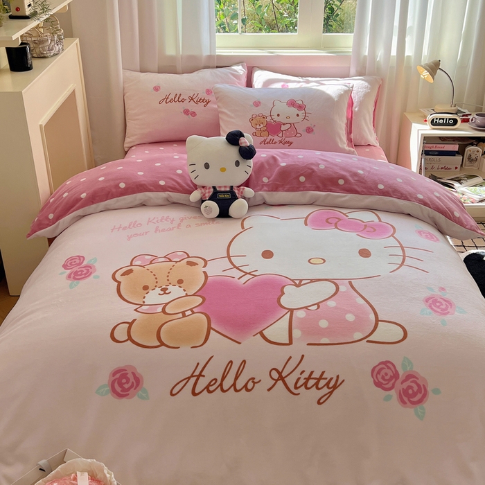 91家纺网 家纺一手货源 找家纺 三朵家纺 2025新款数码大版牛奶绒印花三丽鸥系列四件套 美好KT