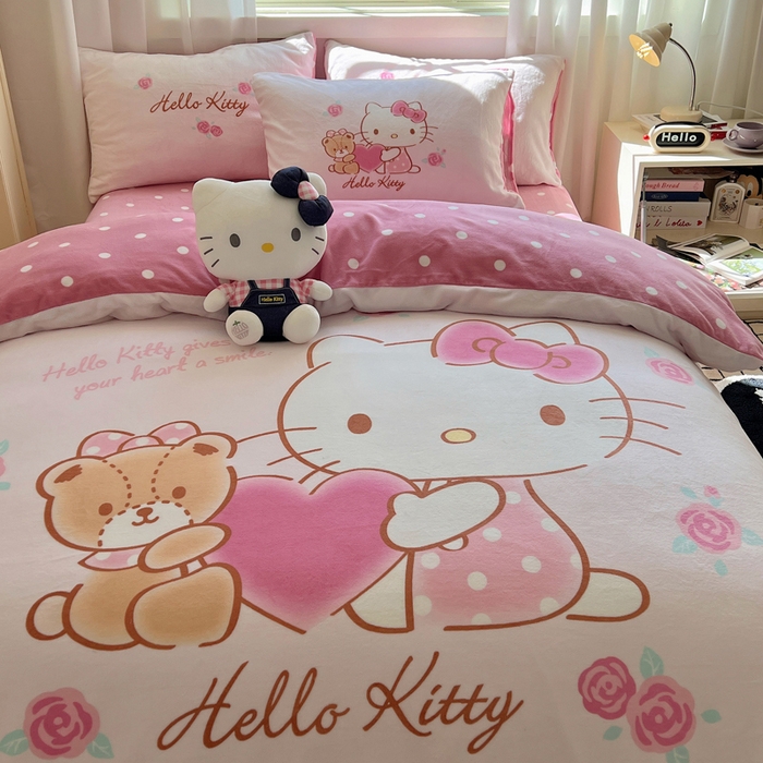 91家纺网 家纺一手货源 找家纺 三朵家纺 2025新款数码大版牛奶绒印花三丽鸥系列四件套 美好KT