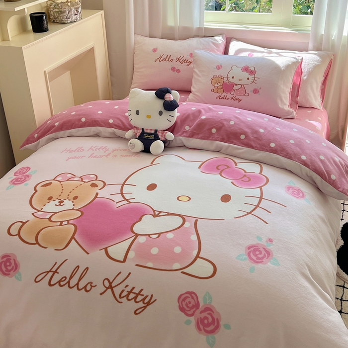 91家纺网 家纺一手货源 找家纺 三朵家纺 2025新款数码大版牛奶绒印花三丽鸥系列四件套 美好KT