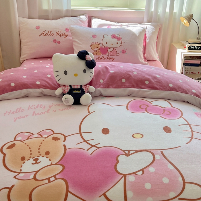 91家纺网 家纺一手货源 找家纺 三朵家纺 2025新款数码大版牛奶绒印花三丽鸥系列四件套 美好KT