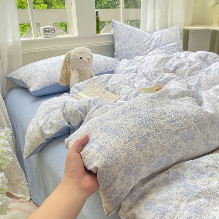 91家纺网 家纺一手货源 找家纺 朵朵家纺 2025新款云感提花双层纱印花四件套 蓝色花园