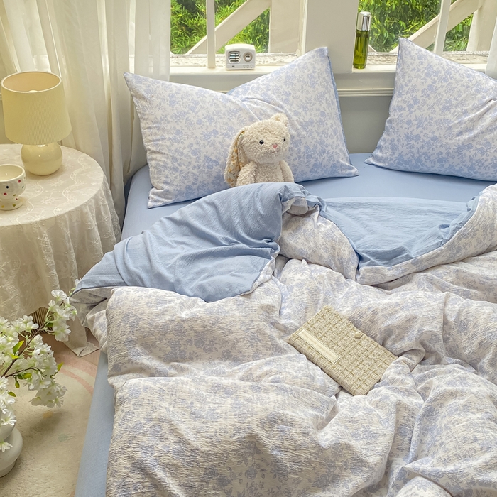 91家纺网 家纺一手货源 找家纺 朵朵家纺 2025新款云感提花双层纱印花四件套 蓝色花园