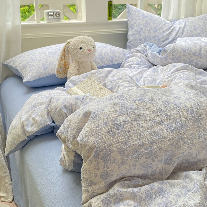 91家纺网 家纺一手货源 找家纺 朵朵家纺 2025新款云感提花双层纱印花四件套 蓝色花园