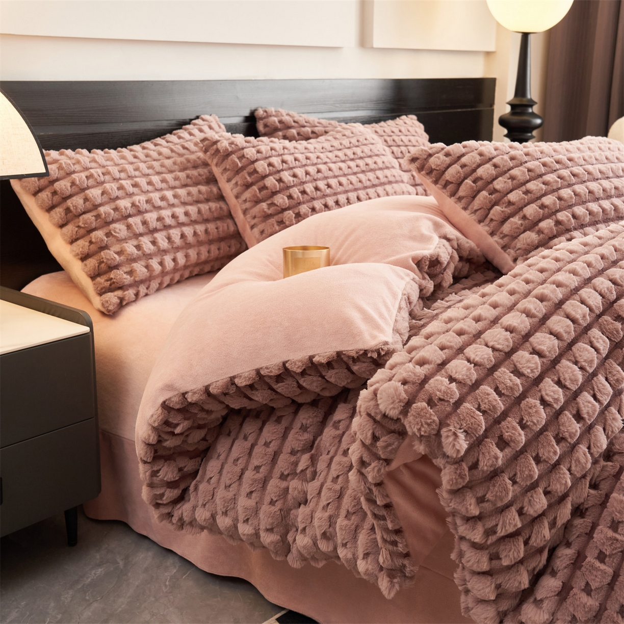 91家纺网 家纺一手货源 找家纺 （总）恒爱家纺 2025新款雪貂绒提花简约四件套