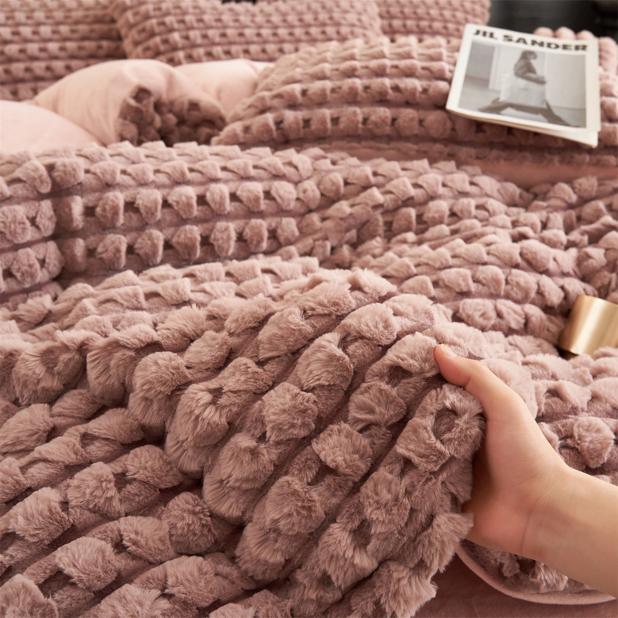 91家纺网 家纺一手货源 找家纺 （总）恒爱家纺 2025新款雪貂绒提花简约四件套