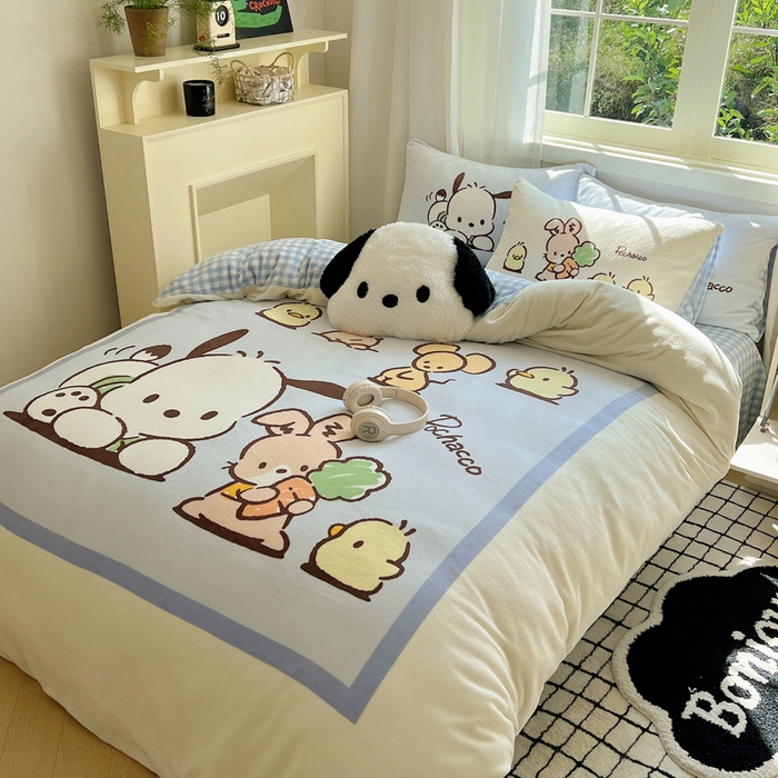 91家纺网 家纺一手货源 找家纺 三朵家纺 2025新款数码大版牛奶绒印花三丽鸥系列四件套 帕恰伙伴