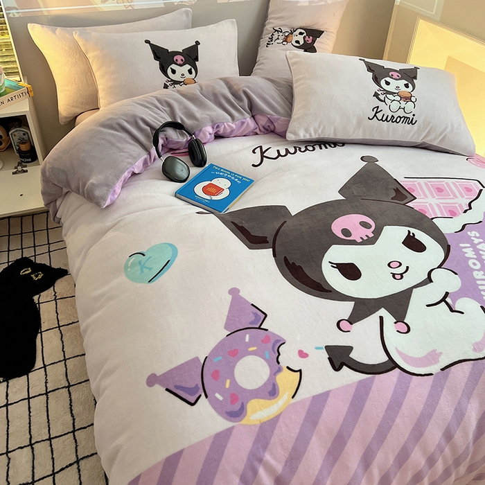 91家纺网 家纺一手货源 找家纺 三朵家纺 2025新款数码大版牛奶绒印花三丽鸥系列四件套 天使库洛米