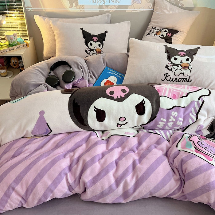 91家纺网 家纺一手货源 找家纺 三朵家纺 2025新款数码大版牛奶绒印花三丽鸥系列四件套 天使库洛米