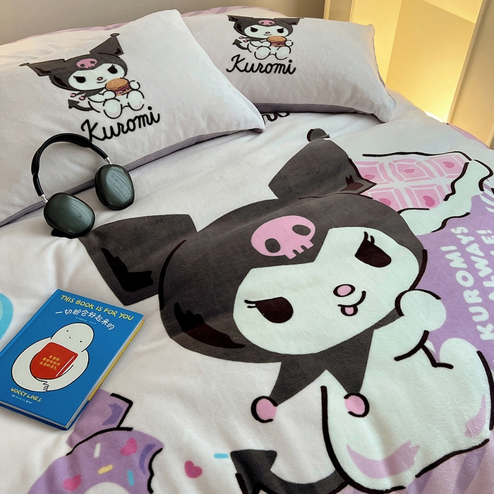 91家纺网 家纺一手货源 找家纺 三朵家纺 2025新款数码大版牛奶绒印花三丽鸥系列四件套 天使库洛米