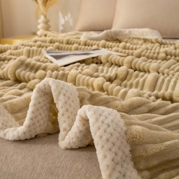 91家纺网 家纺一手货源 找家纺 爱彼家纺 2025秋冬新款兔毛绒子母条毛毯毯子 子母条-翠影草色