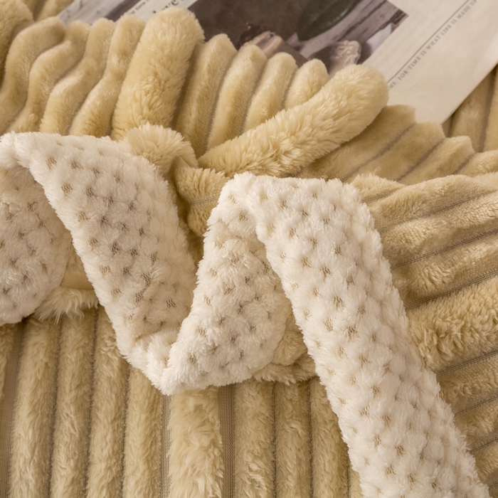 91家纺网 家纺一手货源 找家纺 爱彼家纺 2025秋冬新款兔毛绒子母条毛毯毯子 子母条-翠影草色