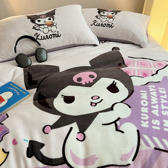 91家纺网 家纺一手货源 找家纺 三朵家纺 2025新款数码大版牛奶绒印花三丽鸥系列四件套 天使库洛米