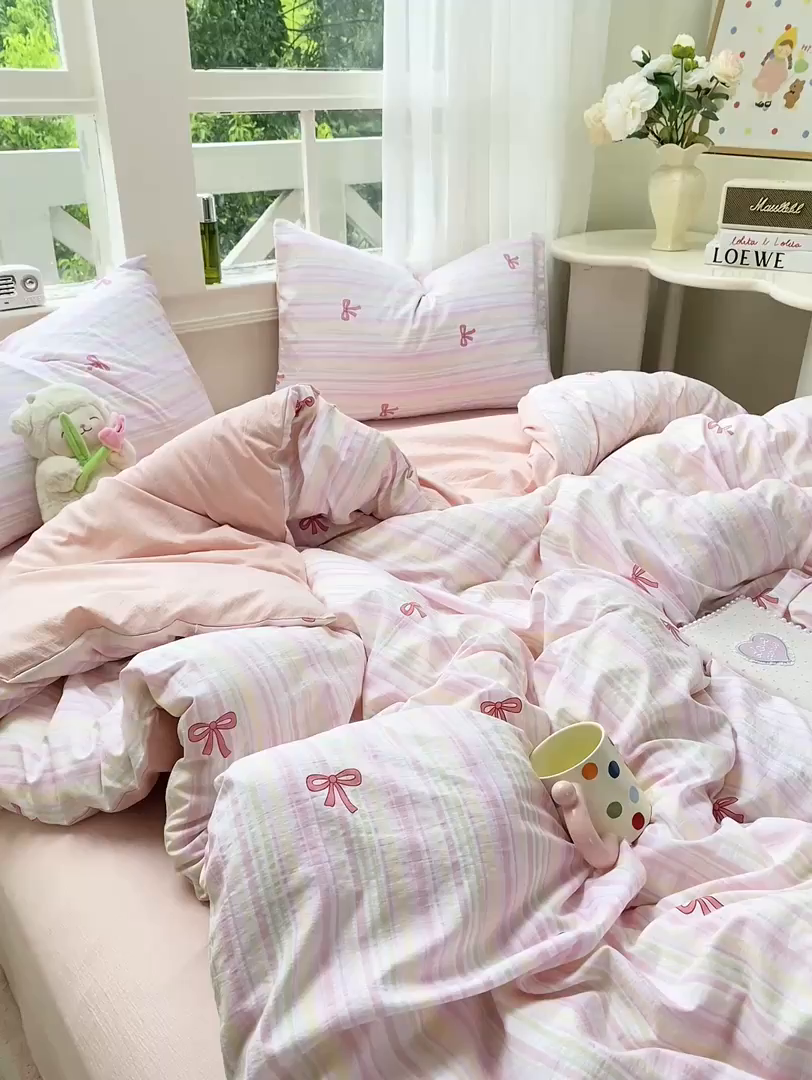 91家纺网 家纺一手货源 找家纺 朵朵家纺 2025新款云感提花双层纱印花四件套 情人节