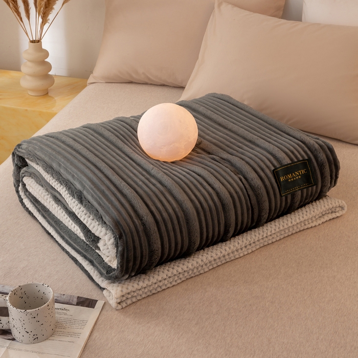 91家纺网 家纺一手货源 找家纺 爱彼家纺 2025秋冬新款兔毛绒子母条毛毯毯子 子母条-静澜灰墨