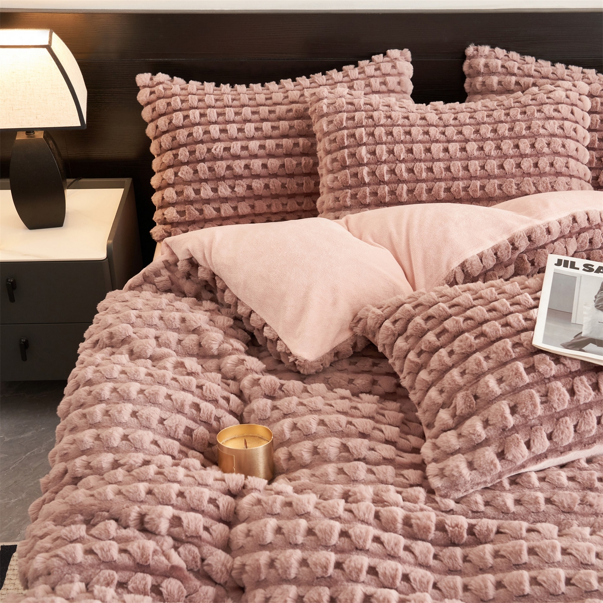 91家纺网 家纺一手货源 找家纺 恒爱家纺 2025新款雪貂绒提花简约四件套 酒红色