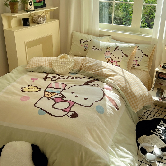 91家纺网 家纺一手货源 找家纺 三朵家纺 2025新款数码大版牛奶绒印花三丽鸥系列四件套 甜蜜帕恰