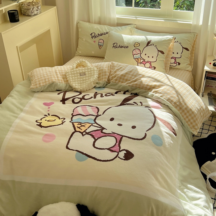 91家纺网 家纺一手货源 找家纺 三朵家纺 2025新款数码大版牛奶绒印花三丽鸥系列四件套 甜蜜帕恰