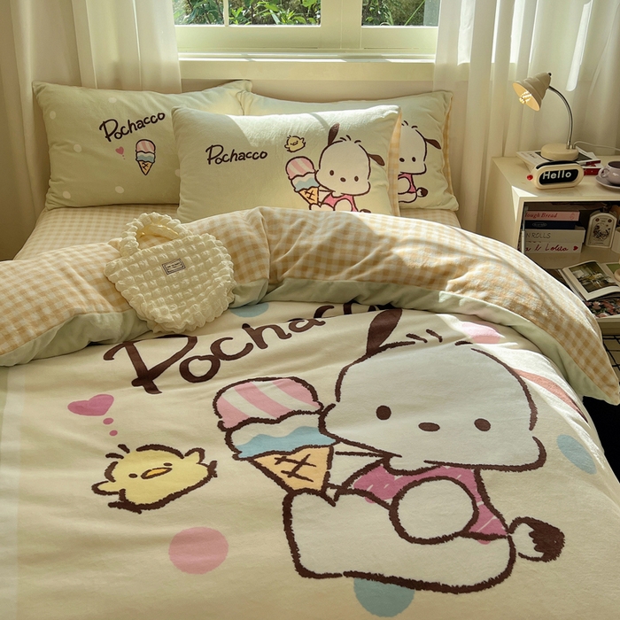 91家纺网 家纺一手货源 找家纺 三朵家纺 2025新款数码大版牛奶绒印花三丽鸥系列四件套 甜蜜帕恰